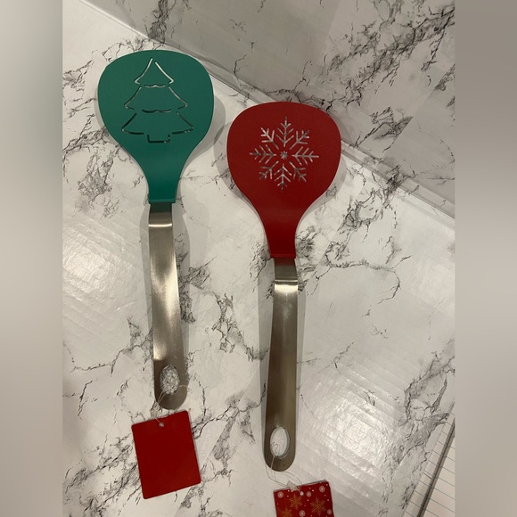 *NEW* Christmas Snowflake & Christmas Tree Shaped Silicone Flexible Spatula - Picture 7 of 7